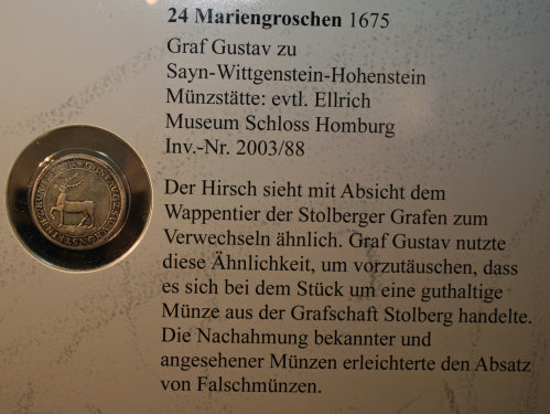 Um jede der gezeigten Münzen im Detail zu erkennen, erhalten Besucherinnen und Besucher der Sonderausstellung jeweils kostenfrei eine Lupe (Foto:OBK) 