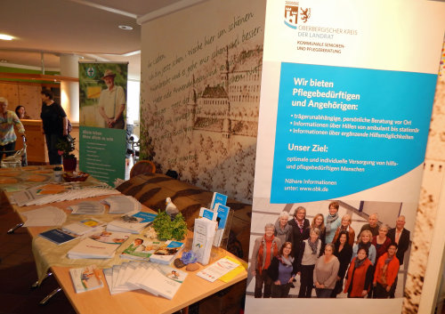 Der Oberbergische Kreis informierte über die Angebote für Pflegebedürftige und deren Angehörige in der Region. (Foto: OBK)