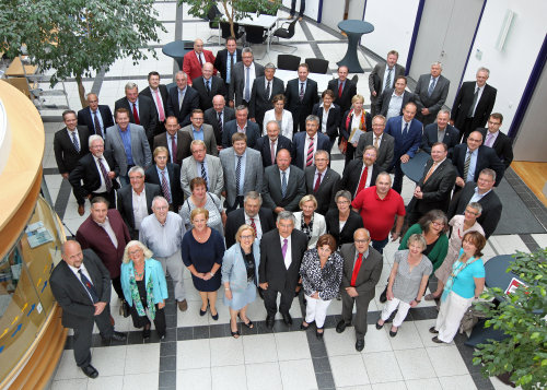 Der neue Kreistag: Landrat Hagen Jobi begrüßt 22 Neulinge unter den 58 Kreistagsmitgliedern. (Foto: OBK)