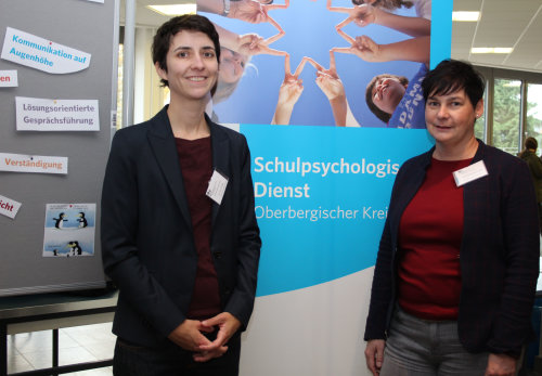 Dr. Jana Schrage (l.) und Patricia Aengenvoort stellten den Schulpsychologischen Dienst vor (Foto: OBK).