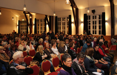 Rund 300 Teilnehmerinnen und Teilnehmer folgten den Vorträgen. (Foto: OBK)