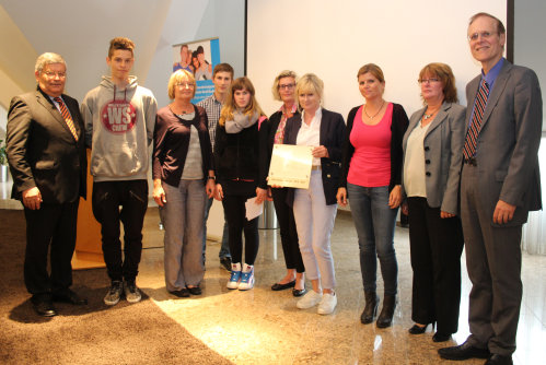 Landrat Hagen Jobi nahm die Zertifizierung der Roseggerschule Waldbröl vor (Foto:OBK)