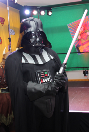 Darth Vader (Frank Baroth) moderierte die Karnevalsveranstaltung.(Foto: OBK)