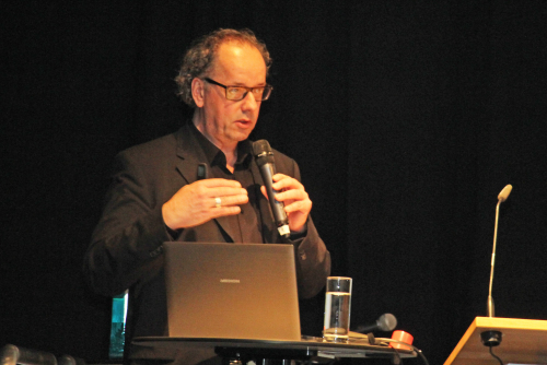 Univ. Prof. Dr. Rüdiger Kißgen von der Universität Siegen eröffnete die Fachtagung mit seinem Vortrag. (Foto: OBK)
