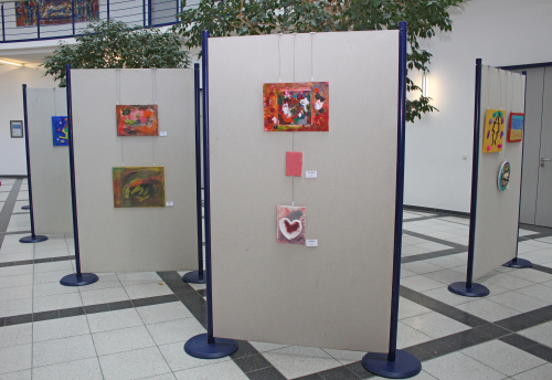 Die Ausstellung zeigt Motive zu verschiedenen Themen. (Foto: OBK)