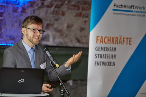 Dr. Martin Noack (Experte für Lernen fürs Leben der Bertelsmann Stiftung) berichtete über Unterschiede in der Fort- und Weiterbildung in Europa. (Foto: OBK)