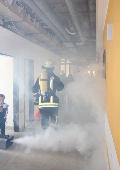 Nebelmaschinen sorgen für eine realistische Rauchentwicklung. (Foto: OBK)