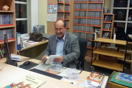 In der Gemeindebücherei Lindlar engagierte sich Michael Starck, stellvert. Leiter des Kreisbauamtes (Foto: OBK)