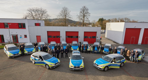 Zufriedene Gesichter bei der offiziellen Fahrzeugübergabe in Kotthausen. (Foto: OBK)