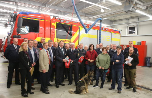 Zufriedene Gesichter bei allen 13 Leitern der Oberbergischen Feuerwehren. (Foto: OBK)