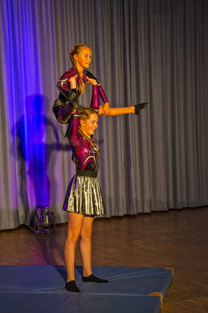 Artistinnen der Zirkus-AG der Gesamtschule Marienheide. (Foto: OBK)
