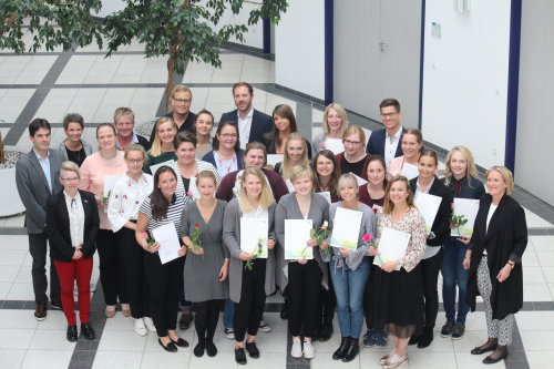 Die neuen Lehrkräfte für Grundschulen im Oberbergischen Kreis wurden im Kreishaus begrüßt und ins Amt eingeführt. (Foto: OBK) 