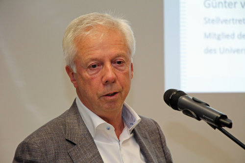 Günther van Aalst fordert "Netzwerke statt Sektoren" durch Anwendung der Telemedizin. (Foto: OBK)