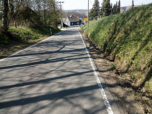 Das Foto zeigt die Straßenführung oberhalb der Ortschaft Egginghausen. (Foto: OBK)