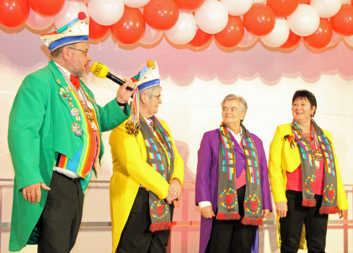 Der Karnevalsverein Rua Kappaf war mit Jecken aus Radevormwald präsent. (Foto: OBK)