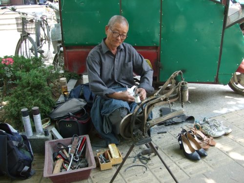 Ein chinesischer Schuhmacher (Foto: M. Hegmann)
