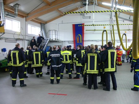 Einsatzbesprechung der Einsatzkräfte im Brandschutzzentrum des Oberbergischen Kreises (Foto: Freiwillige Feuerwehr Wiehl) 