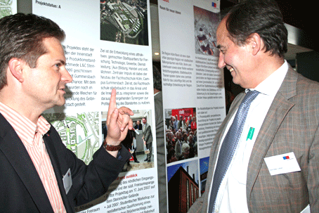 Ulrich Stücker, Technischer Beigeordneter der Stadt Gummersbach, informiert über die Entwicklung auf dem Steinmüller-Gelände.