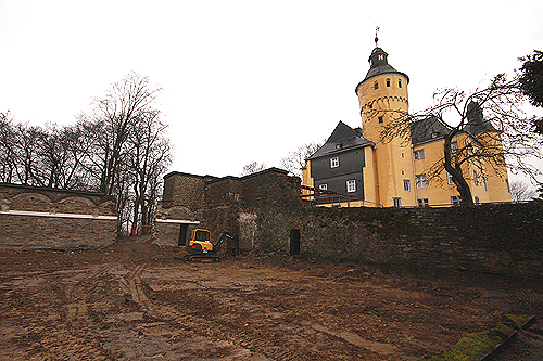 Dort, wo vor wenigen Tagen noch die Orangerie stand, werden ab Montag die Archäologen mit der Arbeit beginnen. (Foto: Schloss Homburg) 