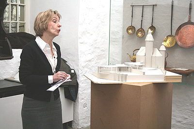 Museumsdirektorin Dr. Gudrun Sievers-Flägel informierte die Schüler zweier neunter Klassen der Albert Schweitzer Schule Nümbrecht über die beruflichen Möglichkeiten in einem Museum.
