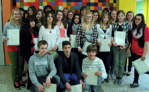 Schülerinnen und Schüler der Realschule in Nümbrecht erhielten ihre TELC-Zertifikate. (Foto: Mathias Aljautdinow)