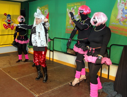 Dieter Gaga und the cirle-house Ladies heizten die Menge an. (Foto: OBK)