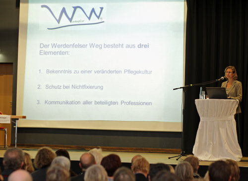 Betreuungsrichterin Claudia Krieger hat bei der Auftaktveranstaltung das Konzept "Werdenfelser Weg" vorgestellt. (Foto:OBK)