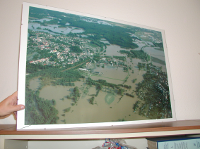Luftbildaufnahme eines von der Elbe überschwemmten Gebietes