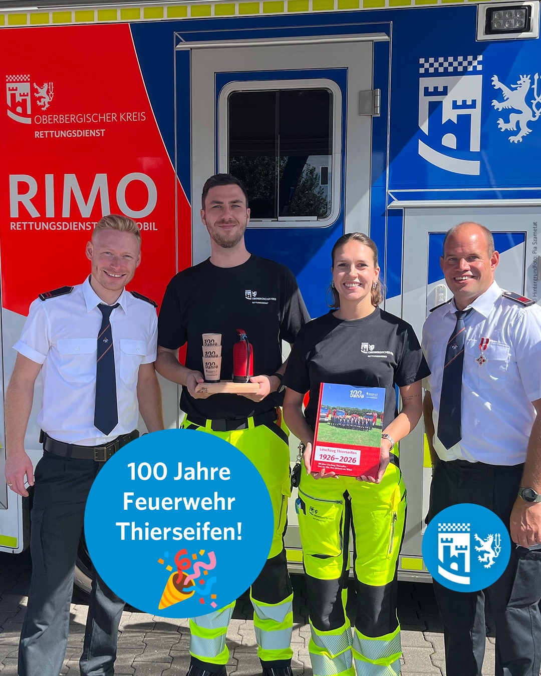 Anfang September waren wir mit unserem RIMO beim 100-jährigen Jubiläum des Löschzuges Thierseifen der Feuerwehr Waldbröl @feuerwehrwaldbroel zu Gast. 🎉 

Pia und Dominik von unserem Rettungsdienst stellten den Interessierten unsere Arbeit und unsere umfangreiche Ausstattung vor und beantworteten natürlich auch jede Menge Fragen. 🚑 

Vielen Dank an den Löschzug Thierseifen für die Einladung und nochmals herzlichen Glückwunsch zum Jubiläum. 
Danke für die tolle Gastfreundschaft und das schöne Geschenk! ❤️ 

Das bekommt natürlich einen Ehrenplatz auf unserer Wache in Waldbröl.

#oberbergischerkreis #oberberg #meinschönsterlandkreis #obk #oberbergisch #oberbergischesland #kreisverwaltung #bergischesland #notfallsanitäter #sanitäter #leitstelle #rettungsassistent #rettung #rettungsdienst