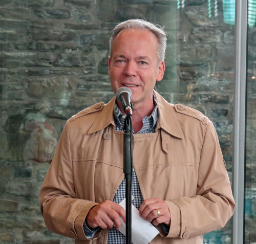 Zum hundertjährigen Bestehen des Museums Schloss Homburg beschrieb Landrat Klaus Grootens die Entwicklung des Museums, von einem kleinen Ausstellungsraum hin zu einem lebendigen Kulturort. (Foto: OBK)