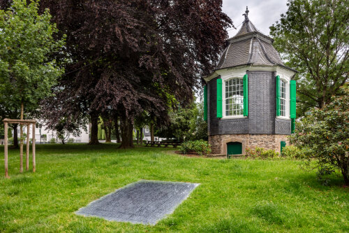 Der Kunstspaziergang durch Radevormwald führt u. a. zum Rokoko-Gartenhaus im Parc de Châteaubriant. (Foto: Joachim Gies) Der Kunstspaziergang durch Radevormwald führt u. a. zum Rokoko-Gartenhaus im Parc de Châteaubriant. (Foto: Joachim Gies)
