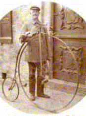 Die Abbildung zeigt Carl Theodor Osberghaus mit seinem Hochrad, Ründeroth, 1919