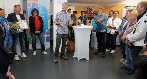 Jörn Materne, der als Ansprechpartner und Lotse im Familienbüro Morsbach tätig ist, setzt auf Netzwerkarbeit um bedarfsgerechte Angebote für Familien in Morsbach zu entwickeln und bereitzustellen. (Foto: OBK).