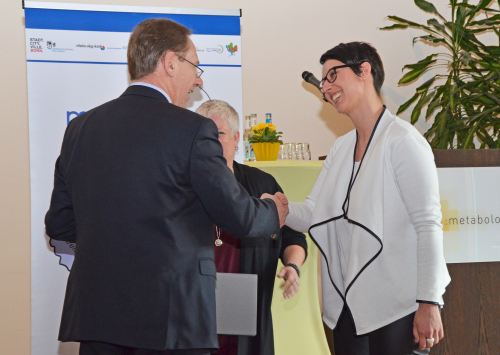 Landrat Jochen Hagt konnte auch der HELIOS Klinik Wipperfürth gratulieren.(Foto: OBK)