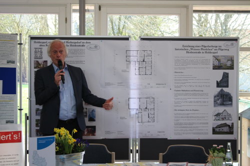 Dr. Ingo Bernhard von der Dorfgemeinschaft Lindlar-Hohkeppel informierte über Pläne einer Pilgerherberge im Ort. (Foto: OBK)  