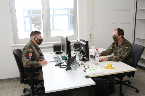 Zehn Soldatinnen und Soldaten des Streitkräfteamtes Bonn unterstützen das Gesundheitsamt des Oberbergischen Kreises bei der Kontaktpersonen-Nachverfolgung.(Foto: OBK)