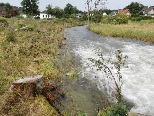 Kontrollierter Abfluss in den Beverbach (Foto: OBK)