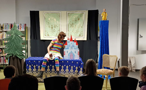 Fantasievolle inszenierte das Figurentheater „Papperlapupp!“ (Esther Ribera) die Geschichte von der „zweiten Prinzessin“. (Foto: OBK)
