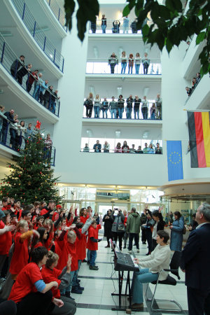 Die Chöre der Helen-Keller-Schule brachten wieder Weihnachtsfreude ins Kreishaus. (Foto: OBK)