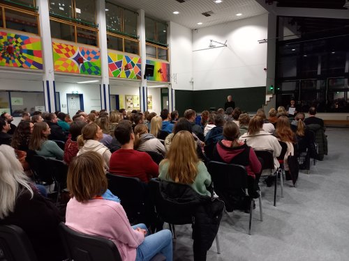 Großes Interesse gab es im Oberbergischen Kreis an den Veranstaltungen zum Erziehungsalltag mit "Wege(n) aus der Brüllfalle" (Foto: OBK)