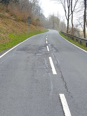 Straßenschäden im unteren Bereich der K 23. (Foto: OBK)