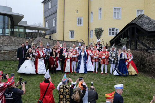 Tollitäten aus dem gesamten Oberbergischen Kreis gemeinsam auf einem Foto. (Foto: OBK)