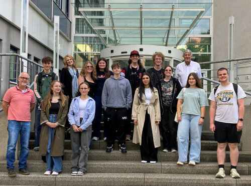Zwischenstopp im Kreishaus: Highschool-Absolventinnen und Absolventen aus den USA waren zu Gast in Gummersbach, wo sie vom stellvertretenden Landrat Prof. Dr. Friedrich Wilke empfangen wurden. (Foto: OBK) Zwischenstopp im Kreishaus: Highschool-Absolventinnen und Absolventen aus den USA waren zu Gast in Gummersbach, wo sie vom stellvertretenden Landrat Prof. Dr. Friedrich Wilke empfangen wurden. (Foto: OBK)