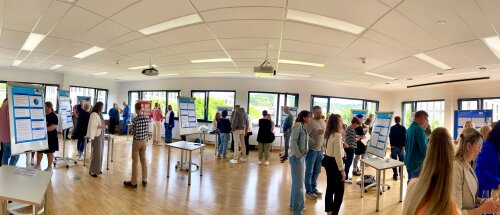 Beim "Walk an Talk" im Ausstellungraum der AGewiS gab es einen regen Austausch. (Foto: AGewiS/Nina Broich-Glagow) Beim "Walk an Talk" im Ausstellungraum der AGewiS gab es einen regen Austausch. (Foto: AGewiS/Nina Broich-Glagow)
