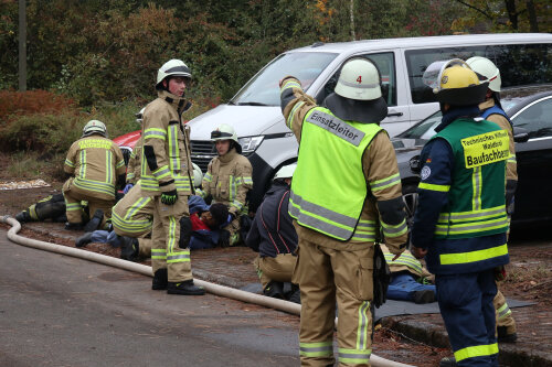Schneller Löschwasser-Einsatz von Feuerwehr und THW. (Foto: OBK)