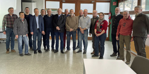 Der Oberbergische Kreis dankt Heinz Kowalski (7. v. l.) und den ausscheidenden Mitgliedern des Naturbeirats für ihr jahrzehntelanges Engagement. (Foto: OBK) 