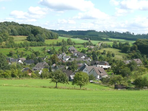 Der Dorfservice Oberberg unterstützt Dorfvereine und Dorfgemeinschaften des Oberbergischen Kreises weiterhin mit gebührenfreien Schulungen. (Foto: OBK)