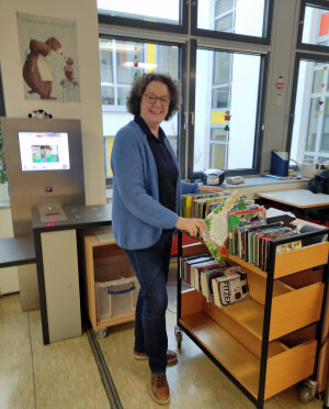 Die Leiterin des Veterinär- und Lebensmittelüberwachungsamtes, Monika Meyer-Schoppmann, hat ehrenamtlich in der Gemeinde- und Schulbücherei Reichshof gearbeitet. (Foto: OBK) 
