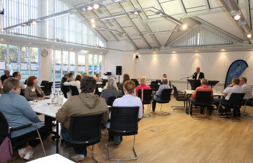 Landrat Klaus Grootens würdigte in seiner Festansprache die Bedeutung der Ehrenamts-Akademie Oberberg als kompetente Einrichtung für das große Engagement der ehrenamtlich Aktiven im Oberbergischen Kreis. (Foto: OBK)