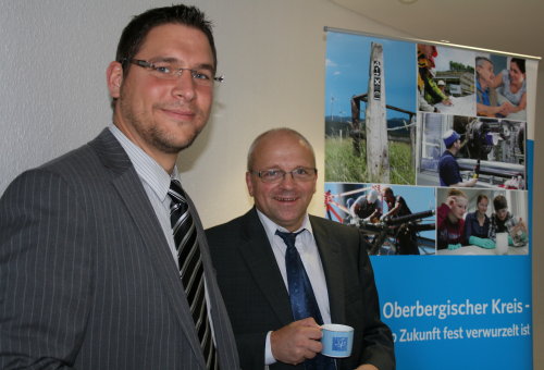Auch Kevin Starkey und Ernst-Dieter Noreikat von der AOK Rheinland/Hamburg in Gummersbach unterstützen das Netzwerk Demenz (Foto:OBK)